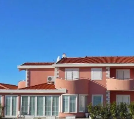 Nives Apartment *